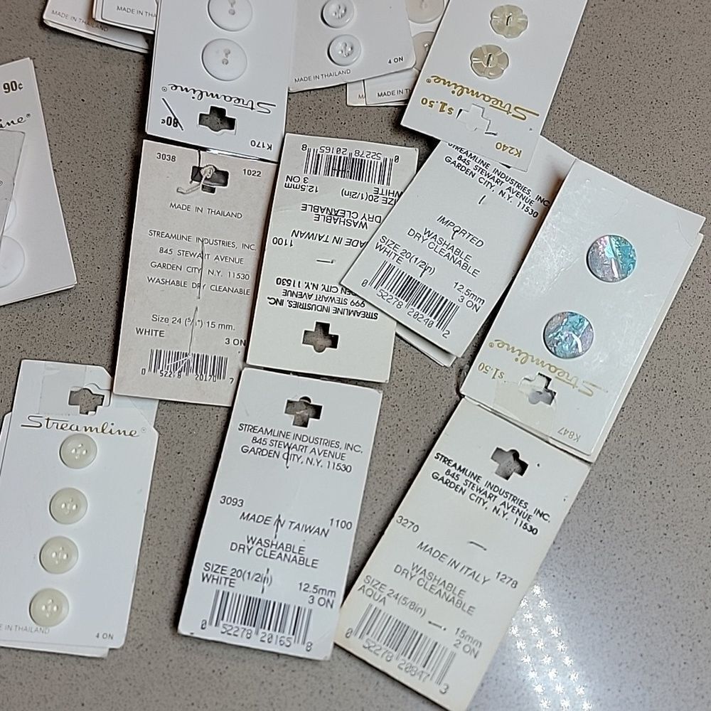 Streamline Vintage Assorted Buttons - Picture 7 of 7